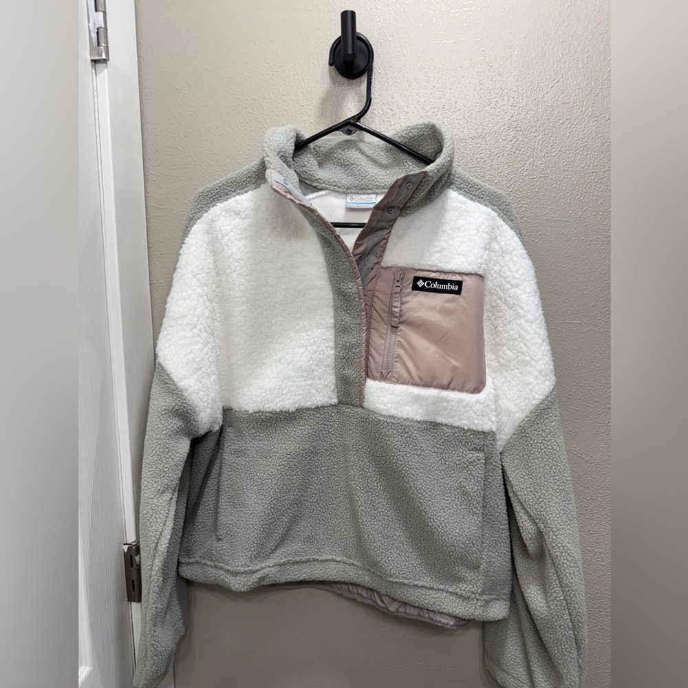 Columbia Gray and White Fleece Jacket